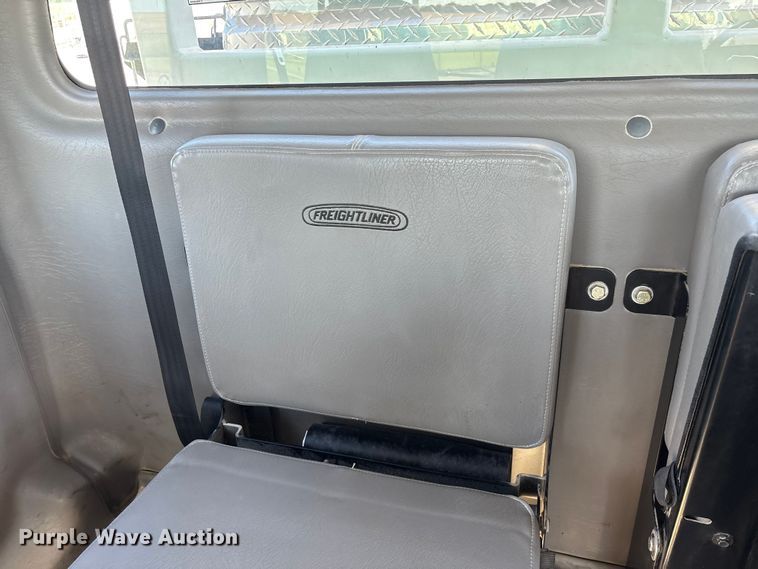 image for item FG0465 2004 Freightliner Business Class M2 bucket truck