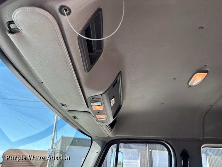 image for item FG0465 2004 Freightliner Business Class M2 bucket truck