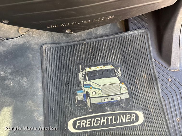 image for item FG0465 2004 Freightliner Business Class M2 bucket truck