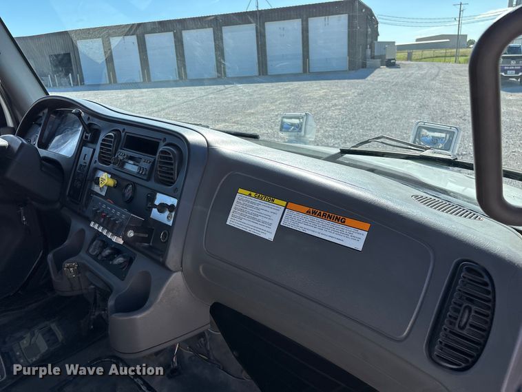 image for item FG0465 2004 Freightliner Business Class M2 bucket truck