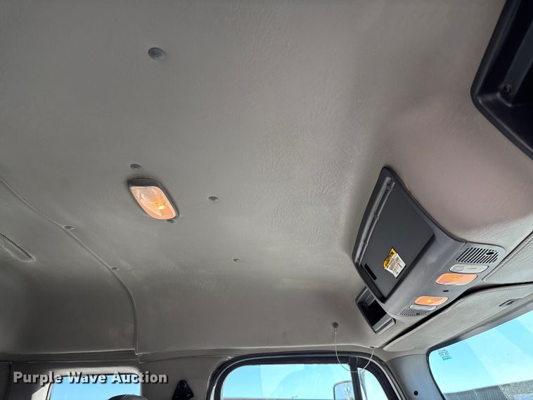 image for item FG0465 2004 Freightliner Business Class M2 bucket truck