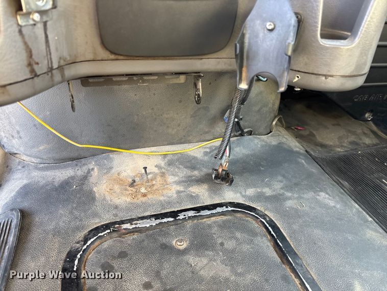 image for item FG0465 2004 Freightliner Business Class M2 bucket truck