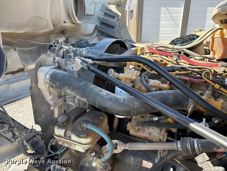 image for item FG0465 2004 Freightliner Business Class M2 bucket truck