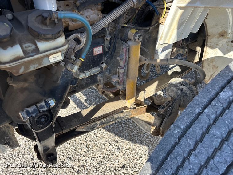 image for item FG0465 2004 Freightliner Business Class M2 bucket truck