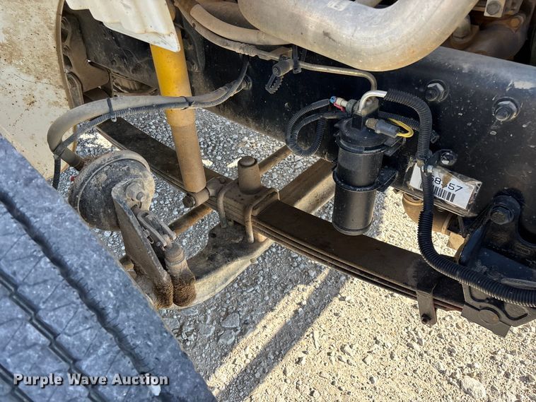 image for item FG0465 2004 Freightliner Business Class M2 bucket truck