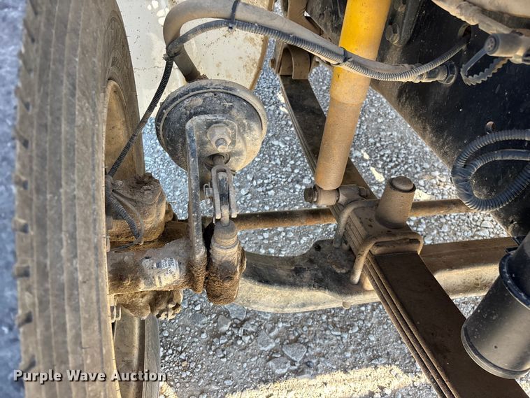 image for item FG0465 2004 Freightliner Business Class M2 bucket truck