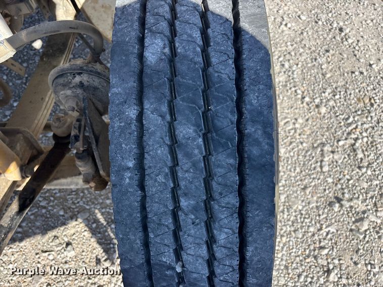 image for item FG0465 2004 Freightliner Business Class M2 bucket truck
