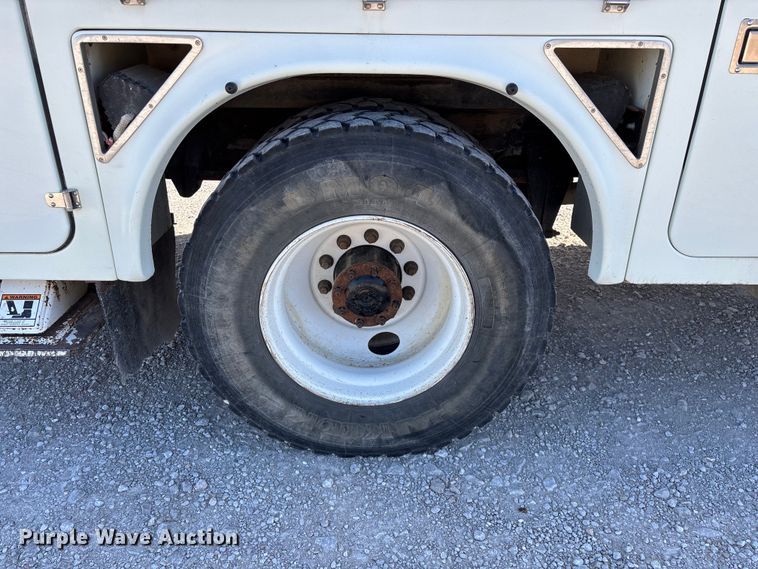 image for item FG0465 2004 Freightliner Business Class M2 bucket truck
