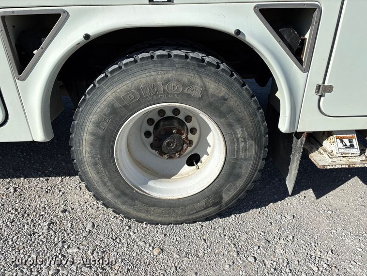 image for item FG0465 2004 Freightliner Business Class M2 bucket truck