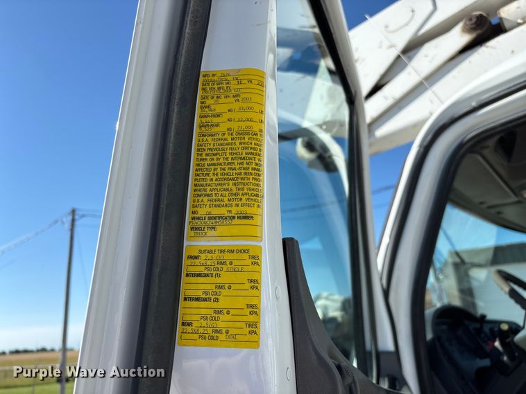 image for item FG0465 2004 Freightliner Business Class M2 bucket truck