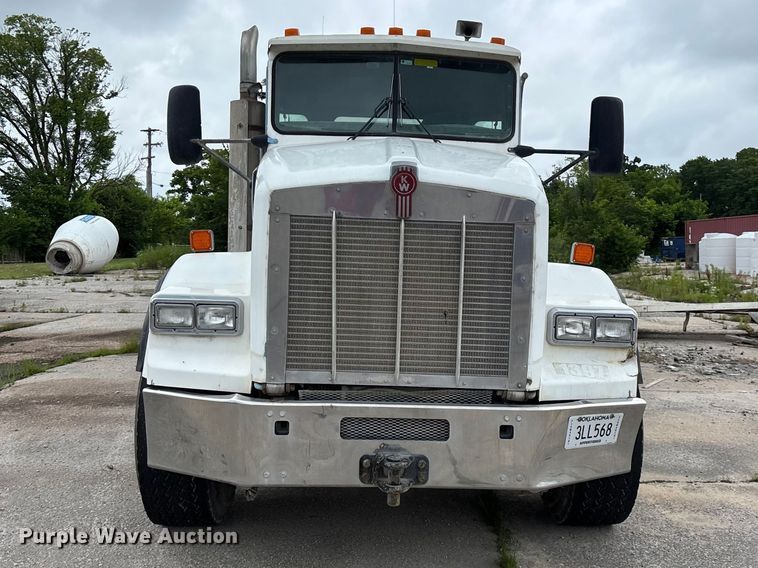image for item FG0466 2003 Kenworth T800 ready mix truck