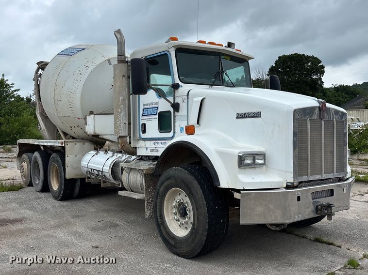 image for item FG0466 2003 Kenworth T800 ready mix truck