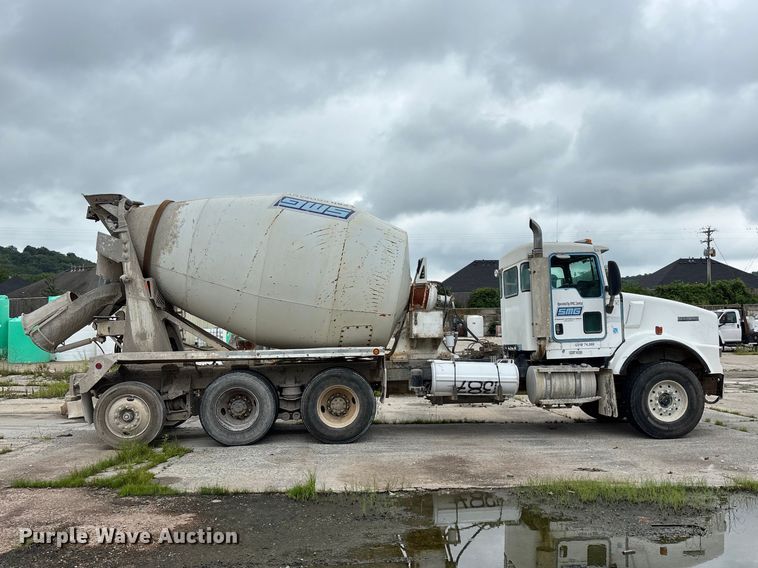 image for item FG0466 2003 Kenworth T800 ready mix truck