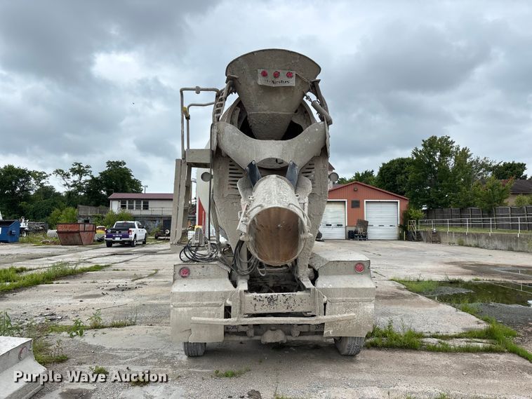 image for item FG0466 2003 Kenworth T800 ready mix truck