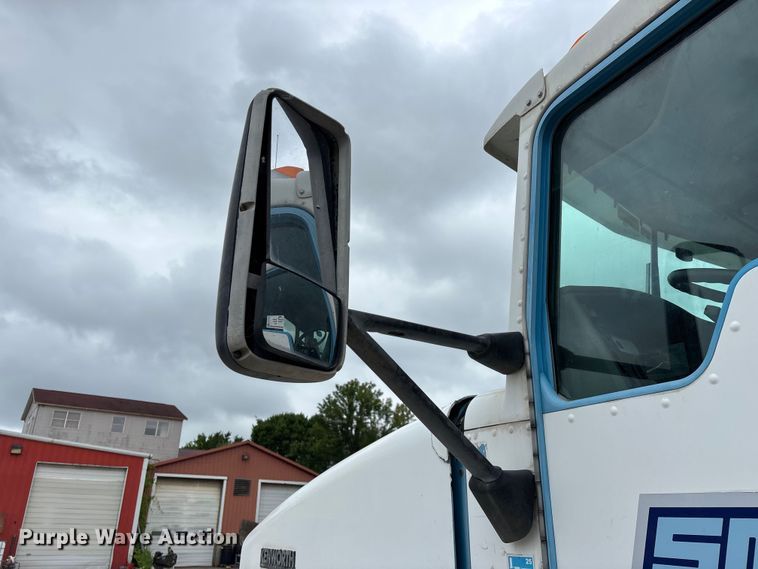 image for item FG0466 2003 Kenworth T800 ready mix truck