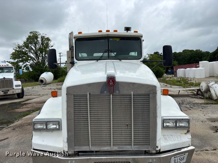 image for item FG0466 2003 Kenworth T800 ready mix truck