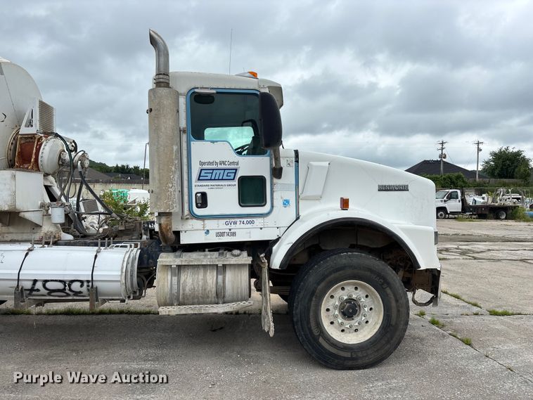 image for item FG0466 2003 Kenworth T800 ready mix truck