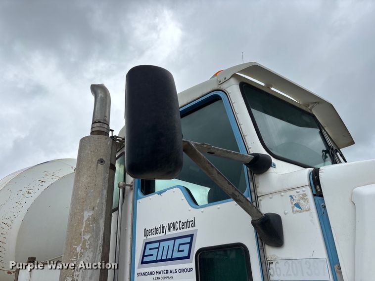image for item FG0466 2003 Kenworth T800 ready mix truck