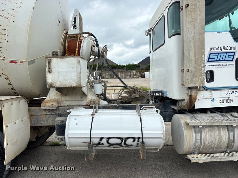 image for item FG0466 2003 Kenworth T800 ready mix truck