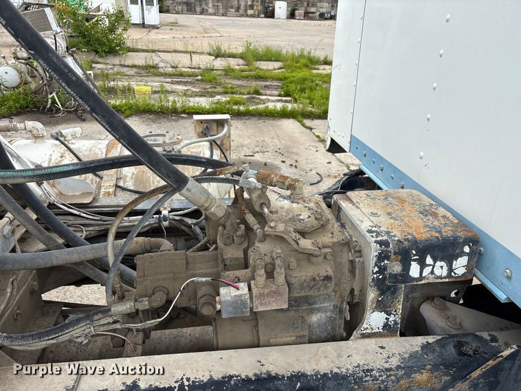 image for item FG0466 2003 Kenworth T800 ready mix truck