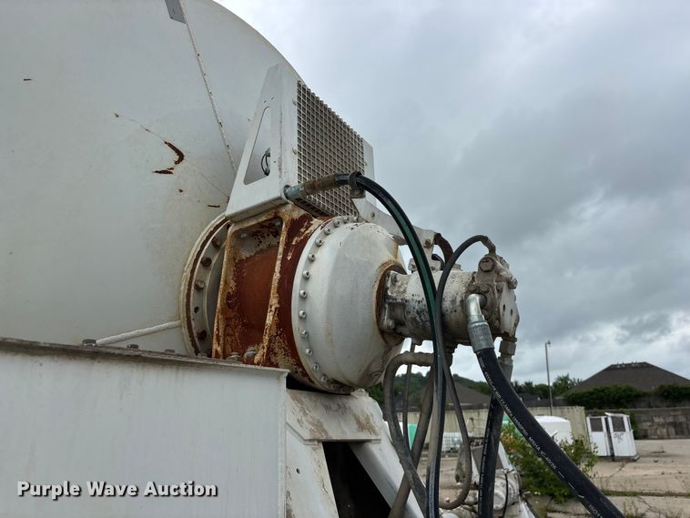 image for item FG0466 2003 Kenworth T800 ready mix truck