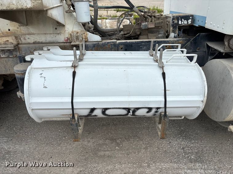 image for item FG0466 2003 Kenworth T800 ready mix truck