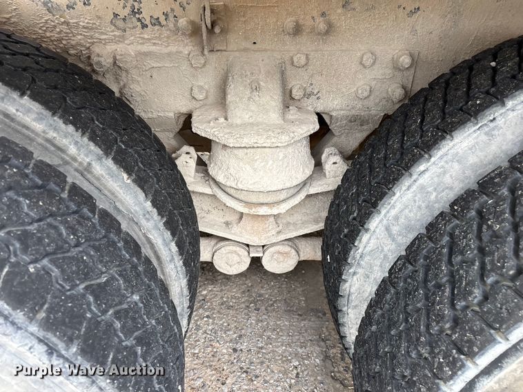 image for item FG0466 2003 Kenworth T800 ready mix truck