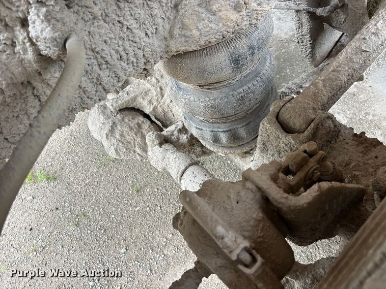 image for item FG0466 2003 Kenworth T800 ready mix truck