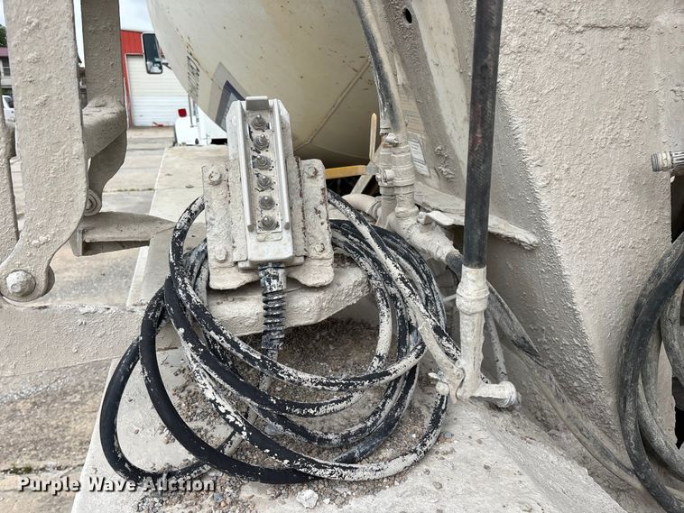 image for item FG0466 2003 Kenworth T800 ready mix truck