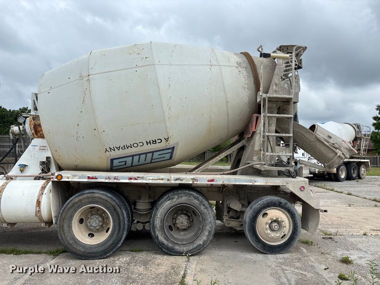 image for item FG0466 2003 Kenworth T800 ready mix truck