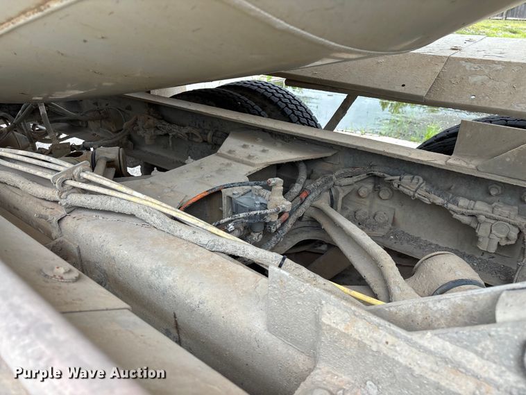 image for item FG0466 2003 Kenworth T800 ready mix truck