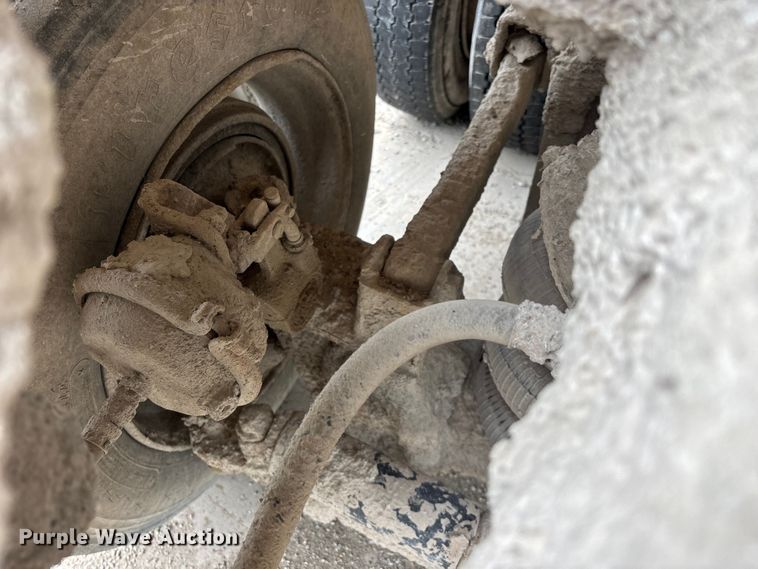 image for item FG0466 2003 Kenworth T800 ready mix truck