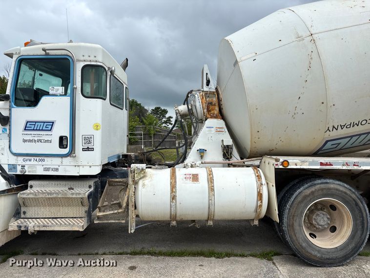 image for item FG0466 2003 Kenworth T800 ready mix truck