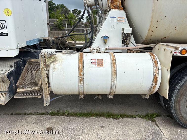 image for item FG0466 2003 Kenworth T800 ready mix truck
