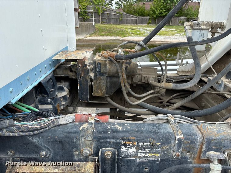 image for item FG0466 2003 Kenworth T800 ready mix truck