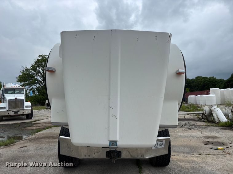 image for item FG0466 2003 Kenworth T800 ready mix truck