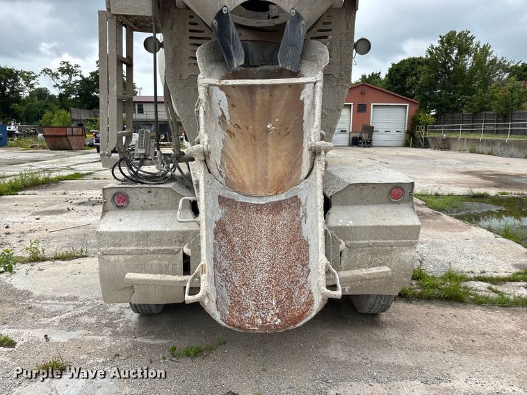 image for item FG0466 2003 Kenworth T800 ready mix truck