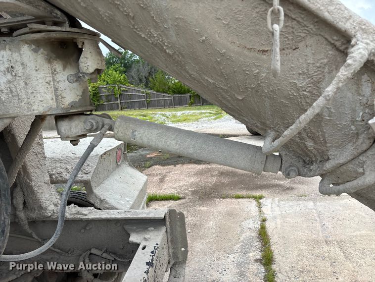 image for item FG0466 2003 Kenworth T800 ready mix truck