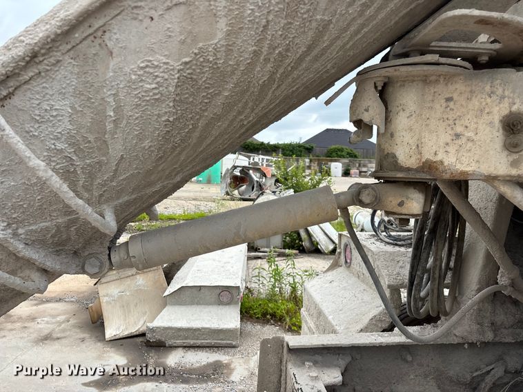 image for item FG0466 2003 Kenworth T800 ready mix truck