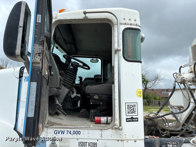 image for item FG0466 2003 Kenworth T800 ready mix truck