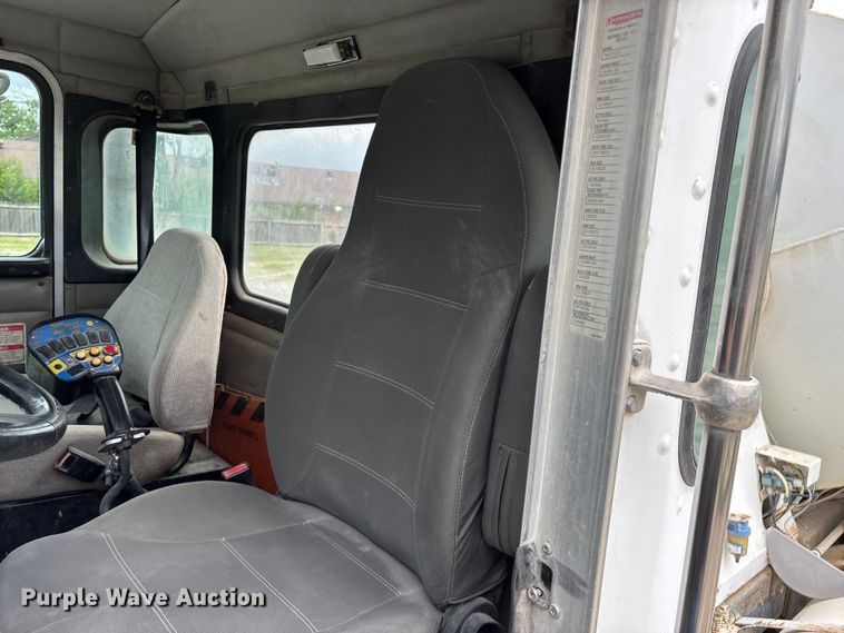image for item FG0466 2003 Kenworth T800 ready mix truck