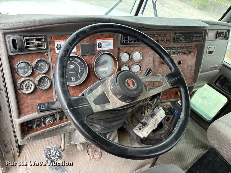 image for item FG0466 2003 Kenworth T800 ready mix truck