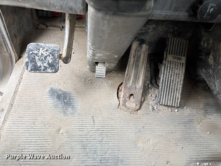 image for item FG0466 2003 Kenworth T800 ready mix truck