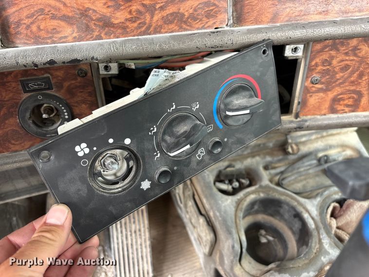 image for item FG0466 2003 Kenworth T800 ready mix truck