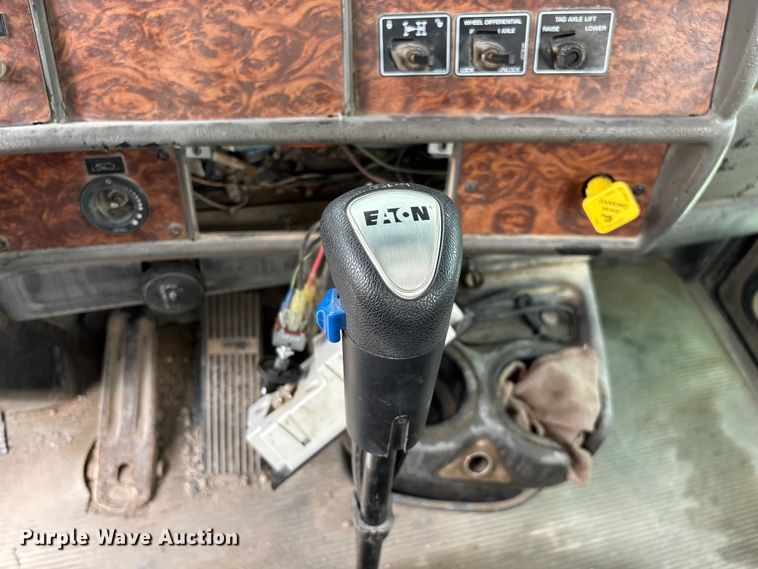 image for item FG0466 2003 Kenworth T800 ready mix truck