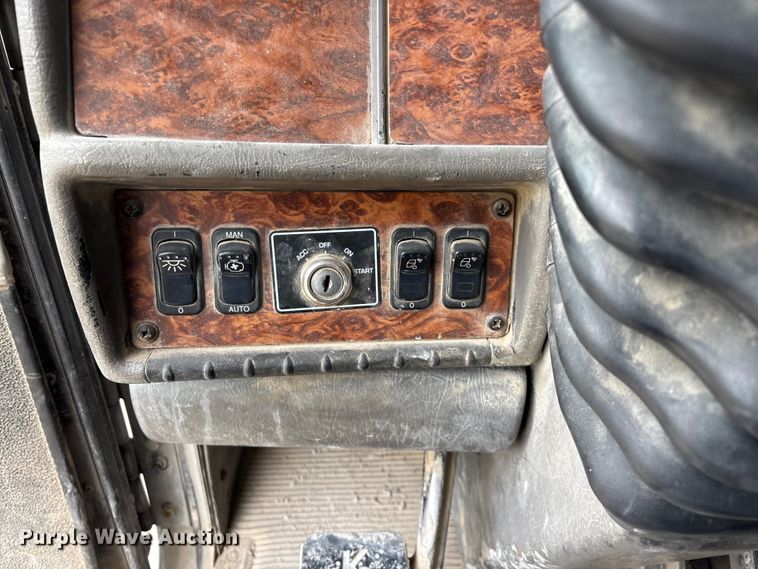 image for item FG0466 2003 Kenworth T800 ready mix truck
