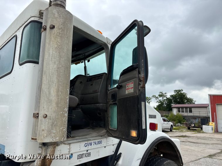 image for item FG0466 2003 Kenworth T800 ready mix truck