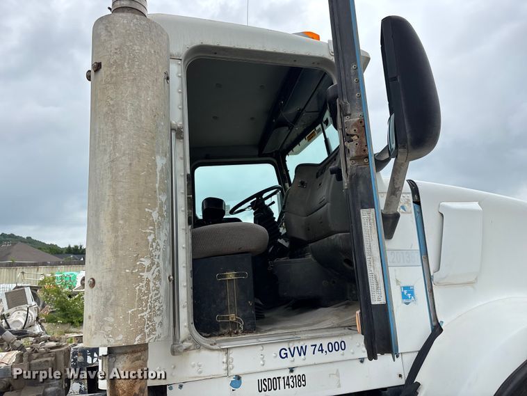 image for item FG0466 2003 Kenworth T800 ready mix truck