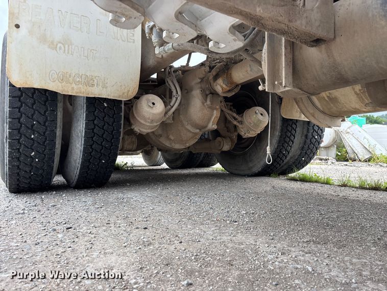 image for item FG0466 2003 Kenworth T800 ready mix truck