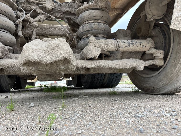 image for item FG0466 2003 Kenworth T800 ready mix truck